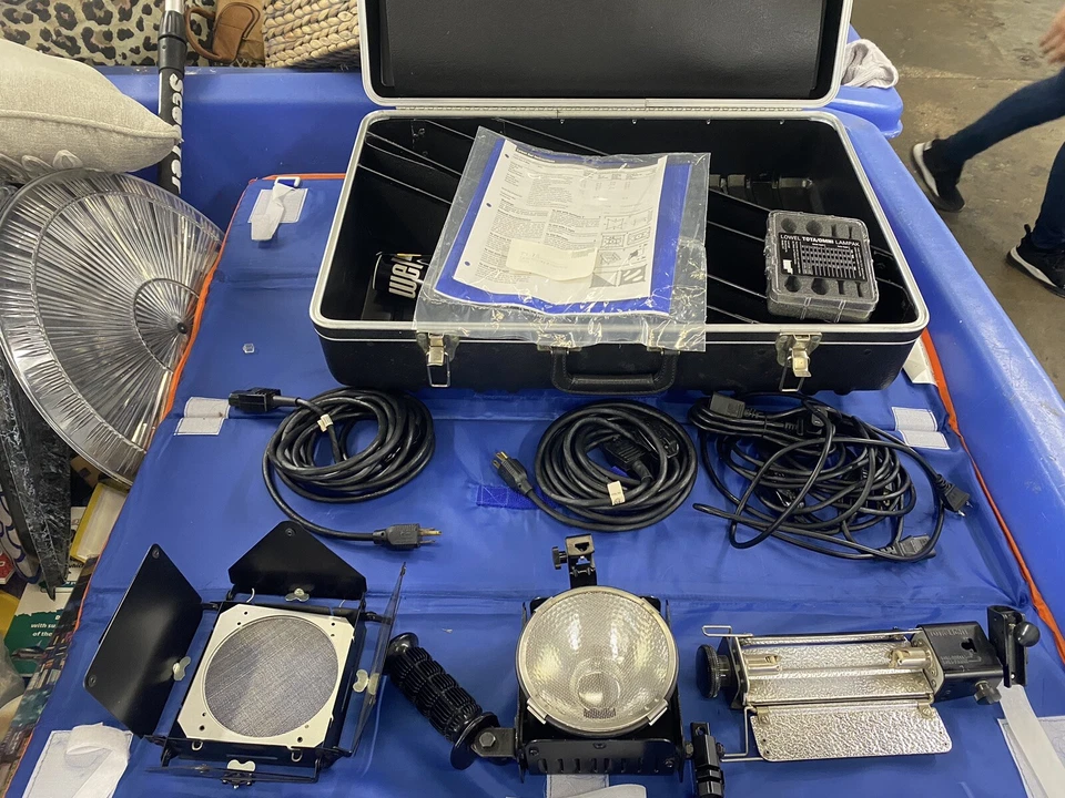 Lowel Omni and Lowel Tota light in case W/ Cables - Image 1 of 4