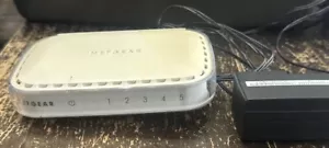 Netgear Ethernet Router FS605 V3 5-Port 10/100 Switch w/ Power Supply - Picture 1 of 3