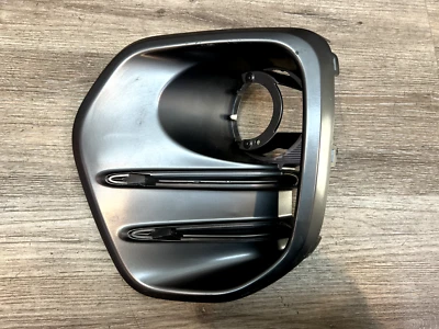 Bisel antiniebla izquierda Kia Sportage 2017-2019 pieza OEM # 86527-D9100 Foto 1 de 4