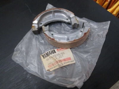 83-86 JUEGO ZAPATAS FRENO TRASERO YAMAHA RIVA 50 4K5-W2535-00 SUSTITUIDO 3EP-W253E-10-00 Foto 1 de 2