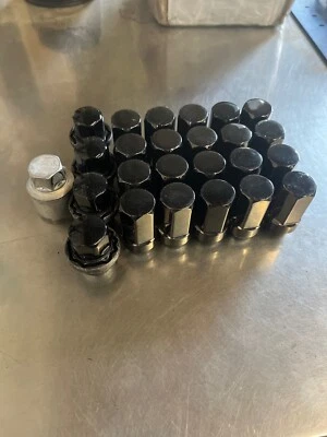 GM 85105299 - GM OEM Accessory Black Lugnut Kit (24) - With Locks - Image 1 of 3