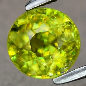 Piedra preciosa esfena verde amarillenta natural redonda de 0,96 quilates 6 mm VS, brillo increíble - Imagen 1 de 4