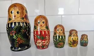 Juego de 5 muñecas anidadoras de madera rusas vintage pintadas a mano - Imagen 1 de 1