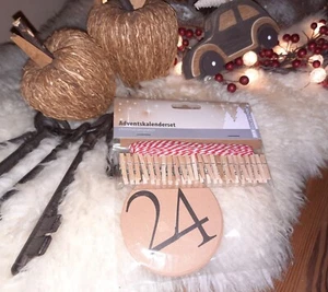 Adventskalender Zahlen Set 24 Holzklammern Rot Weiß Band Anhänger Diy Kalender  - Bild 1 von 3