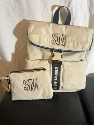 Женский рюкзак и бумажник Steve Madden подходящий набор с бежевой и черной металлической пряжкой - Изображение 1 из 4