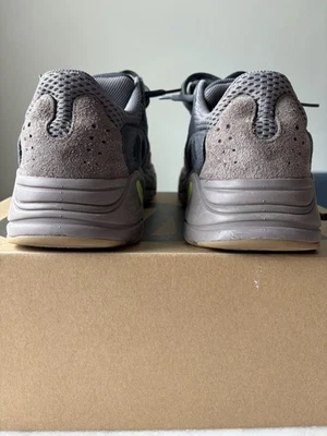 Yeezy Boost 700 Malva | Poco Uso | Auténtico | Excelente Estado Foto 1 de 4