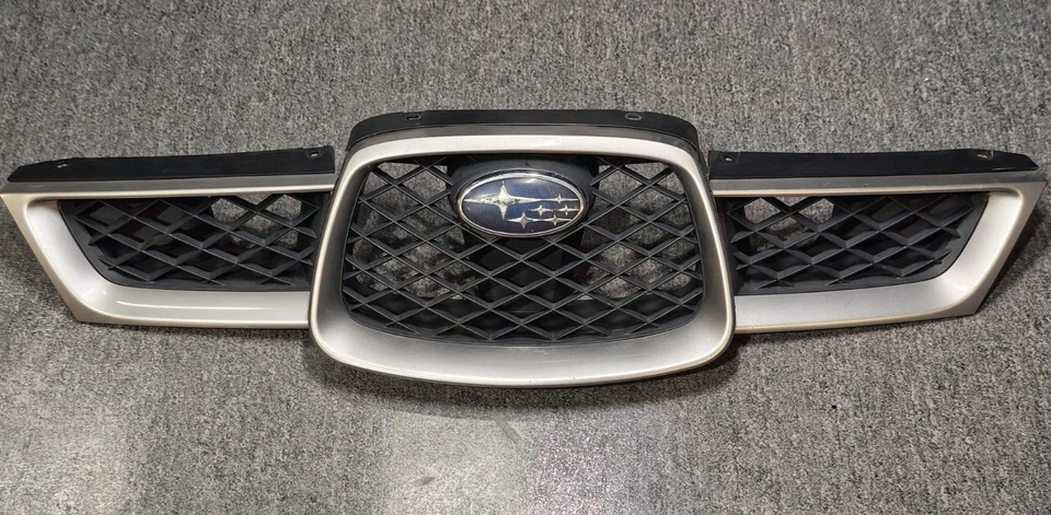 Juego de parrilla de parachoques delantero Subaru Impreza 2006-2007 plateado genuino Foto 1 de 4