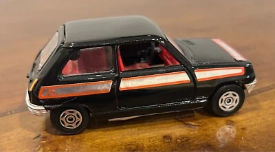 Corgi Renault 5 TS Opening Doors 1:36 Toy Car Vintage Diecast Model - Vintage - Image 1 of 4