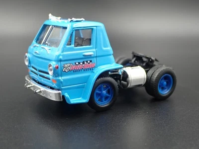 1970 70 DODGE L600 COE TRUCK SPEED DAWG 1:64 SCALA DIORAMA MODELLO AUTO DIECAST - Immagine 1 di 4