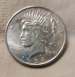 1924 $1 Peace Silver Dollar #002 - Picture 1 of 2