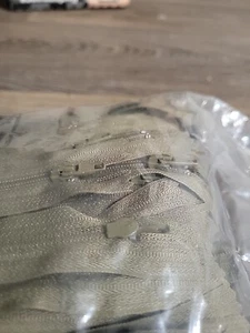 Lot of 100 20" YKK 886 Nylon #3 beige Slider Zipper Open End - Picture 1 of 3