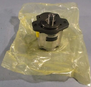 Parker 33191210109 Hydraulic Pump Gear Motor 5/8" Shaft Dia New - Picture 1 of 12