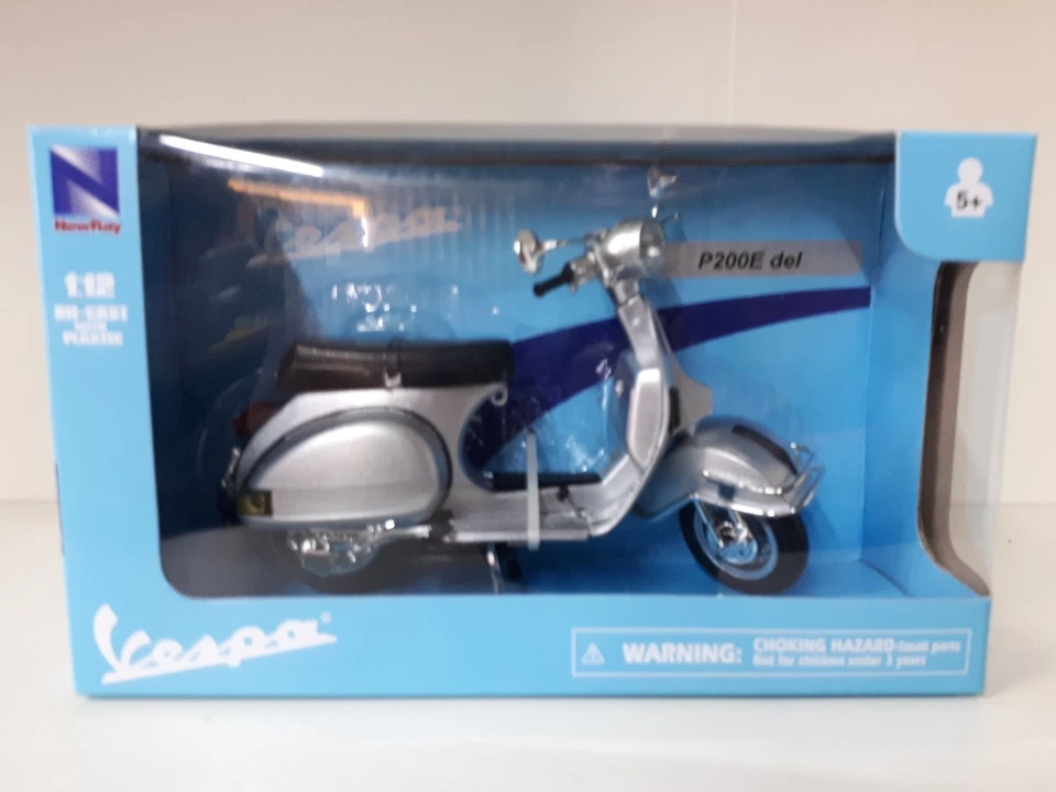 VESPA PIAGGIO P200E SCALA 1:12 NEW RAY - Immagine 1 di 1