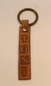Personalisierter Leder Schlüsselanhänger, Gravur, Handarbeit "TONI" - Bild 1 von 2
