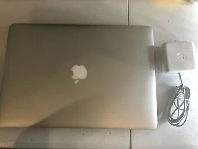 Apple MacBook Pro A1398 15" Retina i7 2.6 GHz 8GB Ram 500GB SSD NVIDIA GeForce Foto 1 de 4