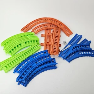 Lote de (22) Thomas Tank Train Trackmaster Track Piezas Curvas Inclinación Recta - Imagen 1 de 5