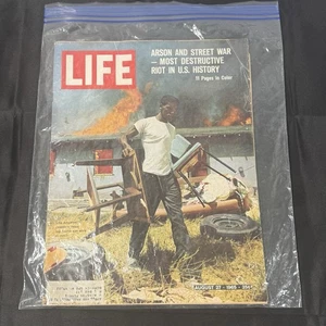 Life Magazine – August 27, 1965, Issue – Destructive Los Angeles Riots - Vintage - Picture 1 of 13