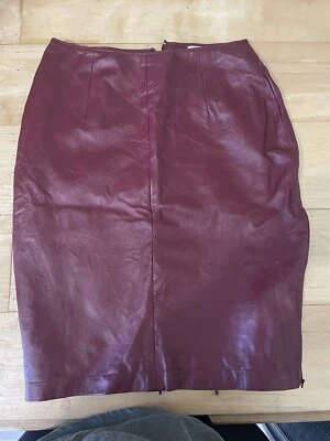 Colección Hugo Buscati, Falda Lápiz Cuero Roja Espalda Forrada con Cremallera 100% Cuero Foto 1 de 4