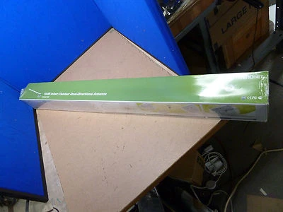 TrendNet TEW-A0100 10 DbI omni-directional Antenna [#10-R] - Image 1 of 4