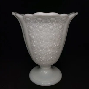 Fenton Vase Milchglas weiß Gänseblümchen und Knopffuß Sockel Übertopf Vintage - Bild 1 von 8