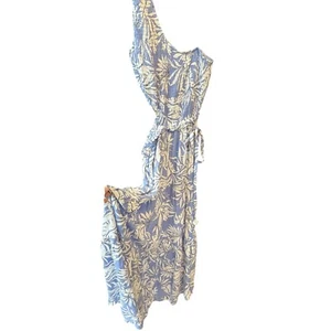 One Shoulder Maxikleid blau weiß Blumenmuster gesmokte Taille - Bild 1 von 5