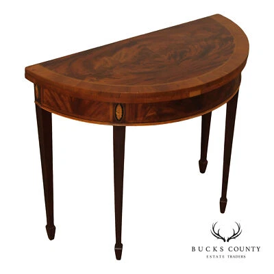 Hekman 联邦风格桃花心木和紫杉木 Demilune 游戏桌 — 第 1/4 张图片