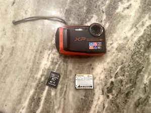 Fujifilm FinePix XP90 WaterProof Digital Camera- Screen flashes when plugged in. - Picture 1 of 4