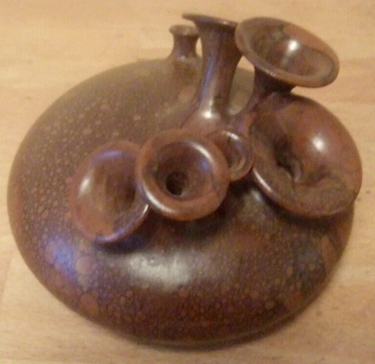 Kleine Vase für 7 kleine Schnittblumen Vintage Ton Alien-Optik giger gore death - Bild 1 von 4