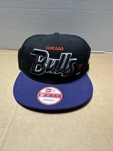 Chicago Bulls New Era 9 CINCUENTA Gorra Negra A Presión Ala Púrpura Windy City Cap - Imagen 1 de 7