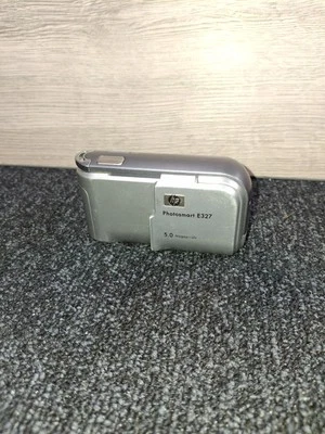 HP Photosmart E327 Compact Digital Camera 5.0MP. In Good Working Condition - Image 1 of 4