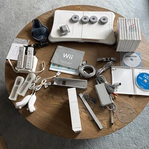 Nintendo Wii Sports Bundle RVL-001 Gamecube 2Wiimotes mit Ladestation getestet - Bild 1 von 23
