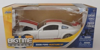 Ford Mustang GT 1/24 Jada 2008 fundido novo - Imagem 1 de 4