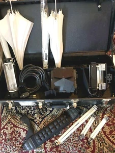 Lowel Omni & Lowel TOTA Light Bundle Lot With Hard Case and More - Picture 1 of 21