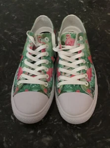 Yes We Vibe Women's Size 9 Canvas Pink Flamingos Sneakers - Picture 1 of 3