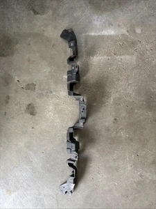2013-2019 CADILLAC ATS FRONT BUMPER CENTER MOUNT SUPPORT BRACKET OEM - Picture 1 of 11