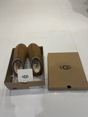 UGG AUSTRALIA Women’s UGG Tasman Shoes Size 4