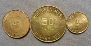 3 Militär: (Hawaii) Hickam AFB, Unteroffizier Open Mess, 50-25-10 Cents (Logos & Hawaii - Bild 1 von 2