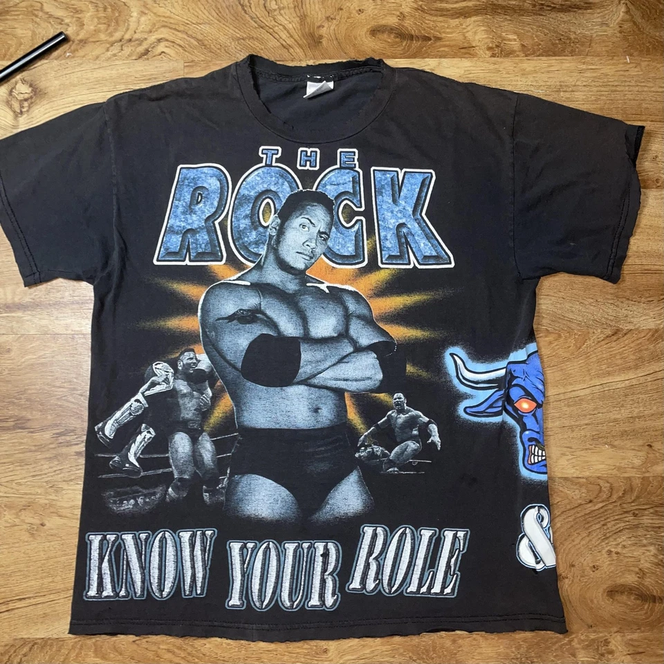 Camisa masculina vintage The Rock grande preta WWF luta livre conheça seu papel anos 90 angustiada - Imagem 1 de 4