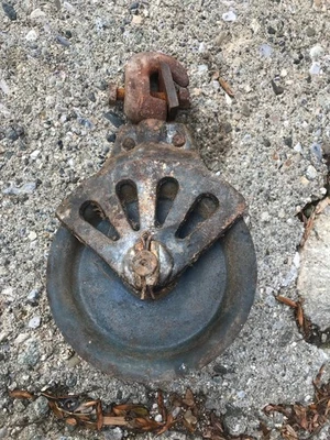 ancienne poulie en métal diamètre 16 cm - Photo 1/3