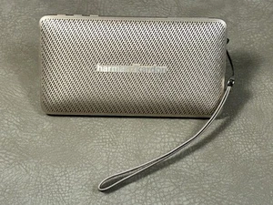 Harman Kardon Esquire Mini altoparlante portatile wireless bianco e sistema per conferenze - Foto 1 di 10