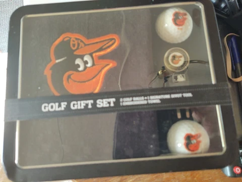 Baltimore Orioles Golf Gift Box. Golf balls, Towel, Divot repair tool Cover
