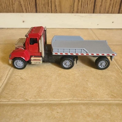 Driven By Battat - красный бортовой грузовик - Изображение 1 из 4