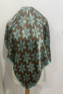 S21# Furla Monogamo Seda Multicolor Bufanda 34 pulgadas tiene hilo tirado Foto 1 de 4