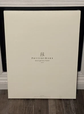 Marco de madera blanco Pottery Barn Gallery nueve aberturas de 4x6 pulgadas Foto 1 de 2