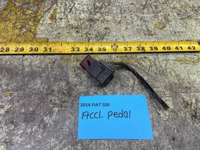 2012-2018 2 Door FIAT 500 POP Gas Accelerator Throttle Pedal Wiring Connector - Image 1 of 4