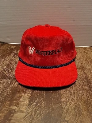 Sombrero de pana rojo vintage Winterplace estación de esquí nuevo stock antiguo bordado azul Foto 1 de 4