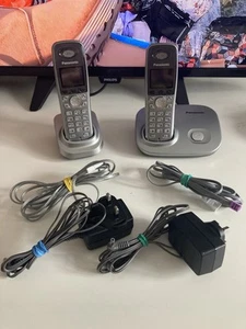 Juego de dos teléfonos inalámbricos para el hogar Panasonic KX-TG8011E, sin baterías incluidas - Imagen 1 de 6