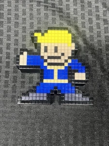 PDP Pixel Pals Fallout 4 Vault Boy 003 First Edition Leuchtfigur Display - Bild 1 von 8