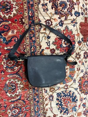 Bolsa tiracolo vintage Coach couro preto mensageiro ferragem bronze feita nos EUA falha - Imagem 1 de 4