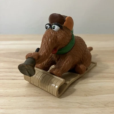 Boneco vintage Applause Snuffleupagus Sesame Street em trenó PVC passeio de trenó macio - Imagem 1 de 4